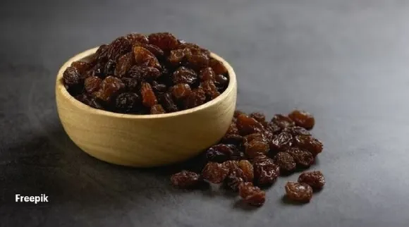 black raisins