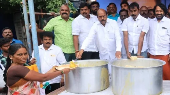 DMK gave food in Tiruvannamalai