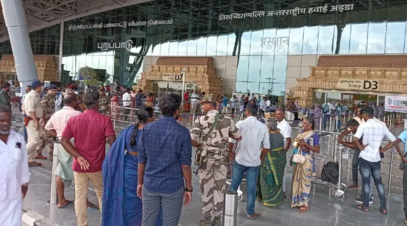 Trichy To Singapore Flight missed by 20 passengers Air India Express make alternative arrangements Tamil News 