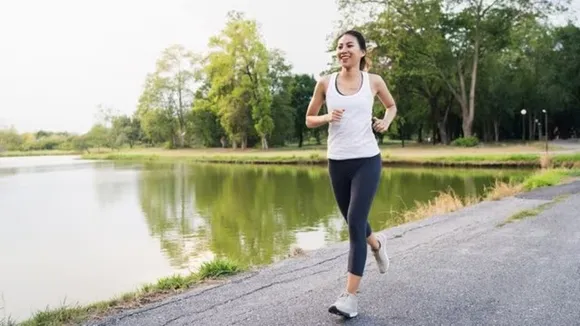 walking backwards benefits