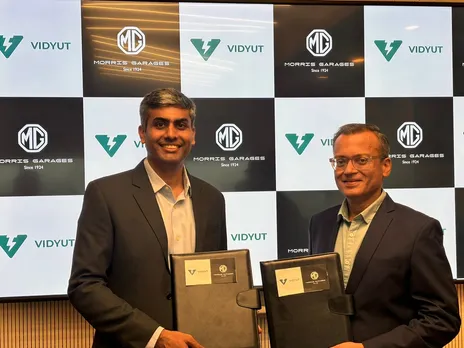 (L-R) Xitij Kothi, Co-founder of Vidyut and Gaurav Gupta, CGO, JSW MG Motor India