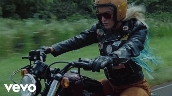 Katy zooms on Harley in Hawaii