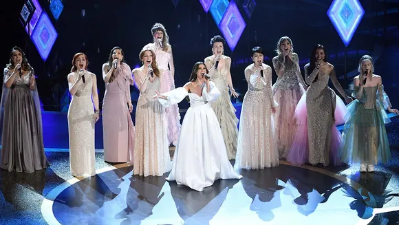 Idina Menzel Leaves The Oscars Frozen Too