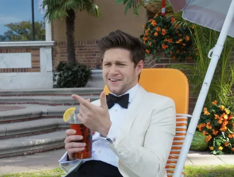 Niall Horan Dressed up for "No Judgement"