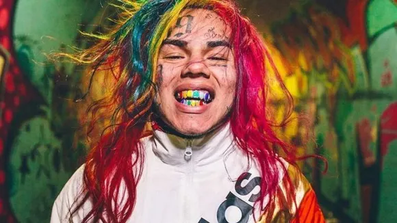 6ix9ine Accuses Bieber and Grande of Chart Manipulation