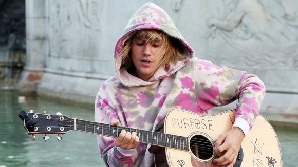 Justin Bieber Drops Acoustic Version Of 'Lonely'