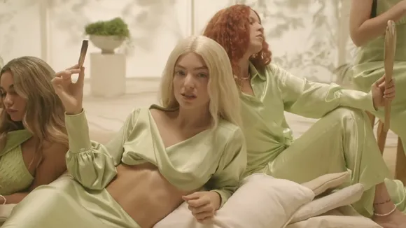 ‘Mood Ring’: Lorde Goes Blonde