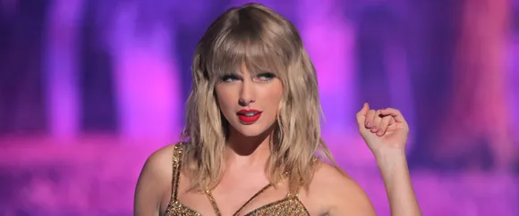 Taylor Swift Performs With HAIM in Front of Fans in London