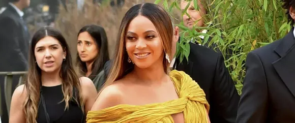 Kim And Khloé Kardashian Bring Out The Sparkle at Beyoncé's 41st Birthday Party