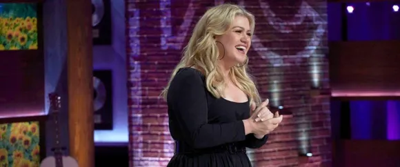 Kelly Clarkson And Dwayne 'The Rock' Johnson Performed a Duet in Honor of Loretta Lynn