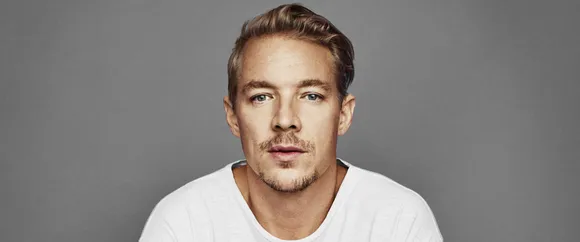 Diplo Poses in Traditional Qatari Clothing During The 2022 World Cup