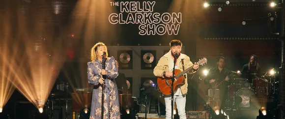 Kelly Clarkson Duets ‘Falling Slowly’ With ‘The Voice’ Star Corey Ward