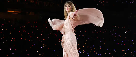 Taylor Swift Responds to a Letter From a Seven-Year-Old Fan at a Concert