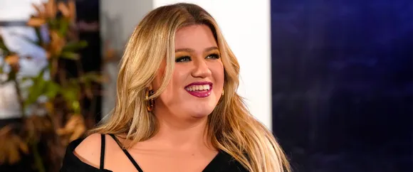 Kelly Clarkson Finally Releases Her Powerful Double Single ‘Mine/Me’