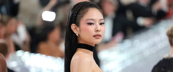 Jennie From BLACKPINK Performs 'Killing Me Softly' at The Chanel Fashion Show