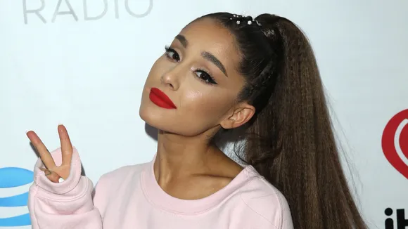 Ariana Grande Signs New Management Deal