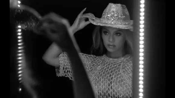 Beyoncé's 'Texas Hold Em' Hits No.1 Thanks to Powerful Radio Airplay