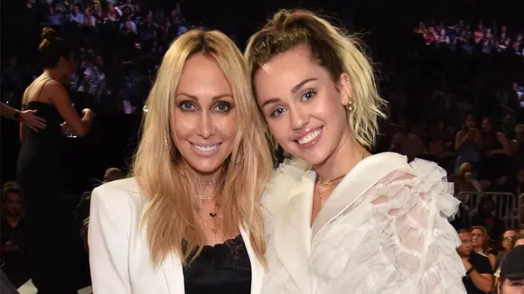 Tish Cyrus Applauds Miley's Grammy Audience Call-Out: 'I Loved It'