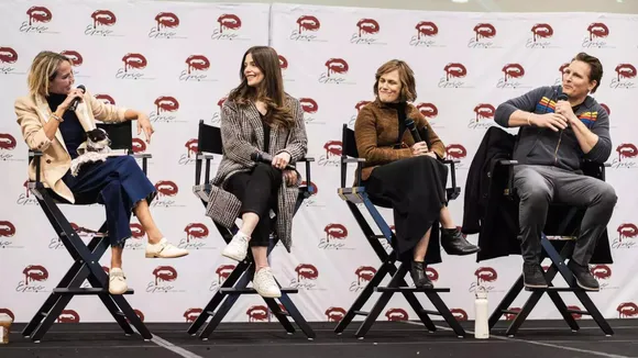 'Twilight' Cast Reunites For Family Portrait at Epic Cons Chicago