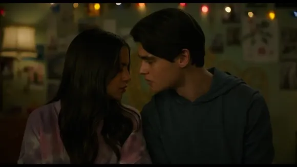 'Turtles All The Way Down' Trailer: Isabela Merced Grapples With Anxiety in Coming-of-Age Romantic Drama