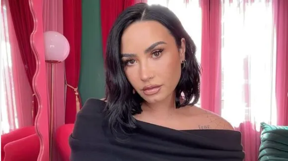 Demi Lovato Reveals Stylish Short Haircut- Check Out The Pictures!