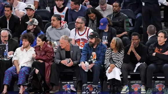 Selena Gomez And Benny Blanco Enjoy Romantic Courtside Date Night
