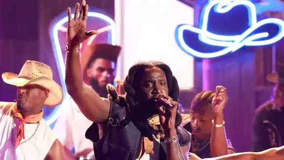 Shaboozey Rocks The Stage With 'A Bar Song' And J-Kwon's 'Tipsy' Remix at 2024 BET Awards