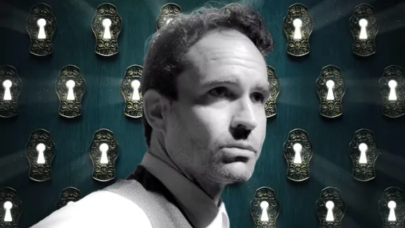 ‘Keyhole’: This is The Weirdest Horror Film Streaming Right Now