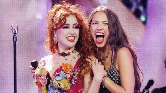 Chappell Roan Joins Olivia Rodrigo for Surprise 'Hot to Go!' Duet at L.A. 'Guts' Tour Stop