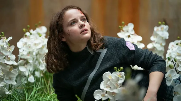 Joey King Battles a Dystopian Society's Beauty Standards in the Trailer for ‘Uglies’