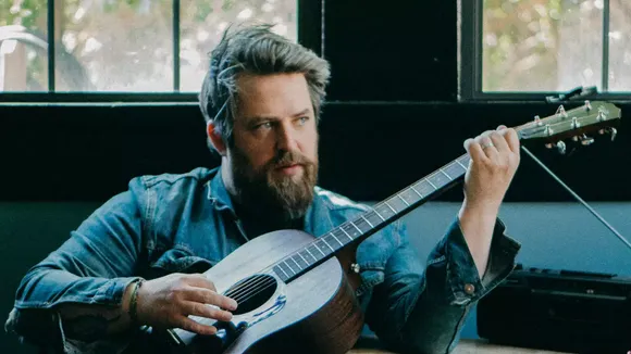 'American Idol' Winner Lee DeWyze Dives Into His Dark Past With New Single 'Devil in The Details'