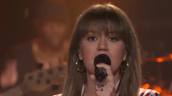 Watch Kelly Clarkson's Kellyoke Cover of Carrie Underwood's 'Blown Away'