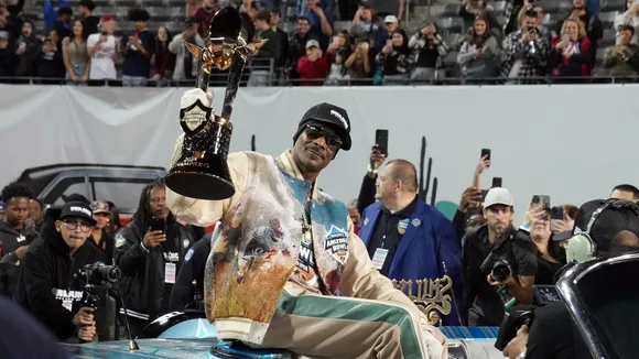 Snoop Dogg Shines at American Football Event in Arizona