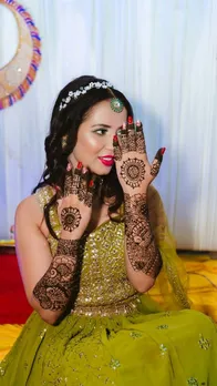 Deep red mehndi tips