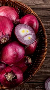 eating onions