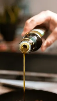 DIY Henna Oil to Promote Hair Growth and Natural Black Shine