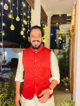 जानिए किन लग्जरी कारों में सफर करते हैं ये भोजपुरी सितारे