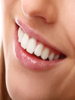 खूबसूरत दांत के लिए खाएं ये फल