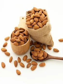 भीगे बादाम खाने के जबरदस्त फायदे