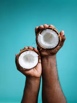 नारियल खाने से मिल सकते हैं ये फायदे