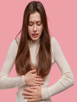 पीरियड्स में पेट दर्द से छुटकारा पाने के आसान टिप्स