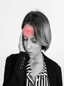 सिर दर्द से छुटकारा पाने के लिए अपनाएं ये टिप्स