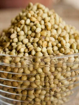 सुबह खाली पेट धनिया का पानी पीने के चमतकारी फायदे