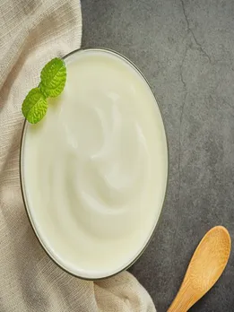 चेहरे पर दही लगाने से मिल सकते हैं ये फायदे