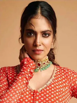 मालविका मोहनन से लें मेकअप टिप्स