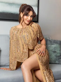 उर्वशी रौतेला से लें हेयरस्टाइल टिप्स