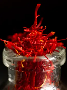 निखरी त्वचा के लिए ऐसे करें केसर का इस्तेमाल