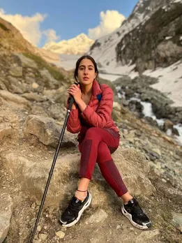 कश्मीर की वादियों में मस्ती करती सारा अली खान