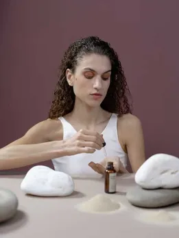 बालों में तेल लगाना क्यों है जरूरी?