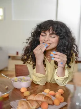 सावधान! रात में भूल कर भी ना खाएं ये 7 चीज़े